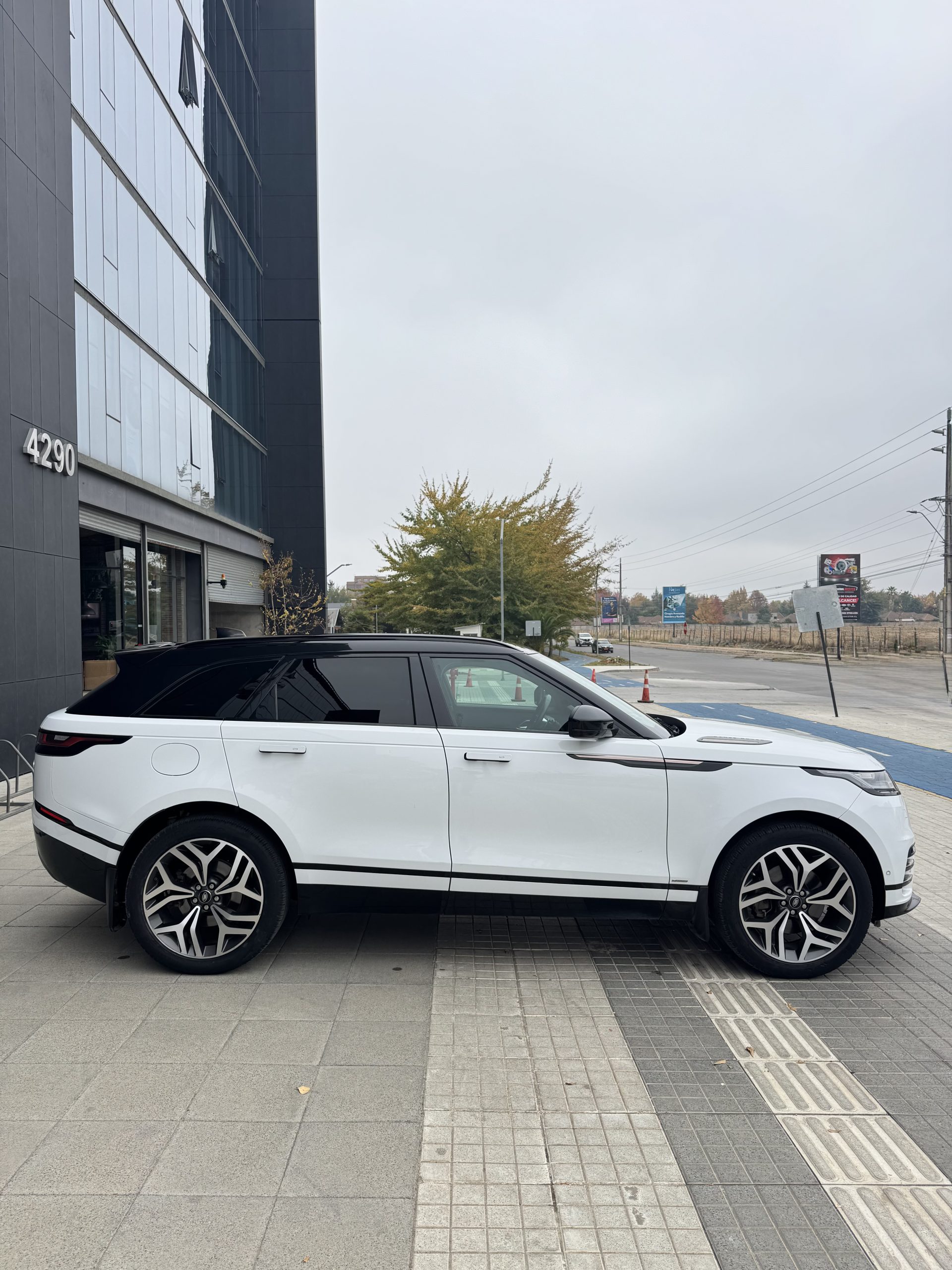 Land Rover Range Rover Velar R-Dynamic P380