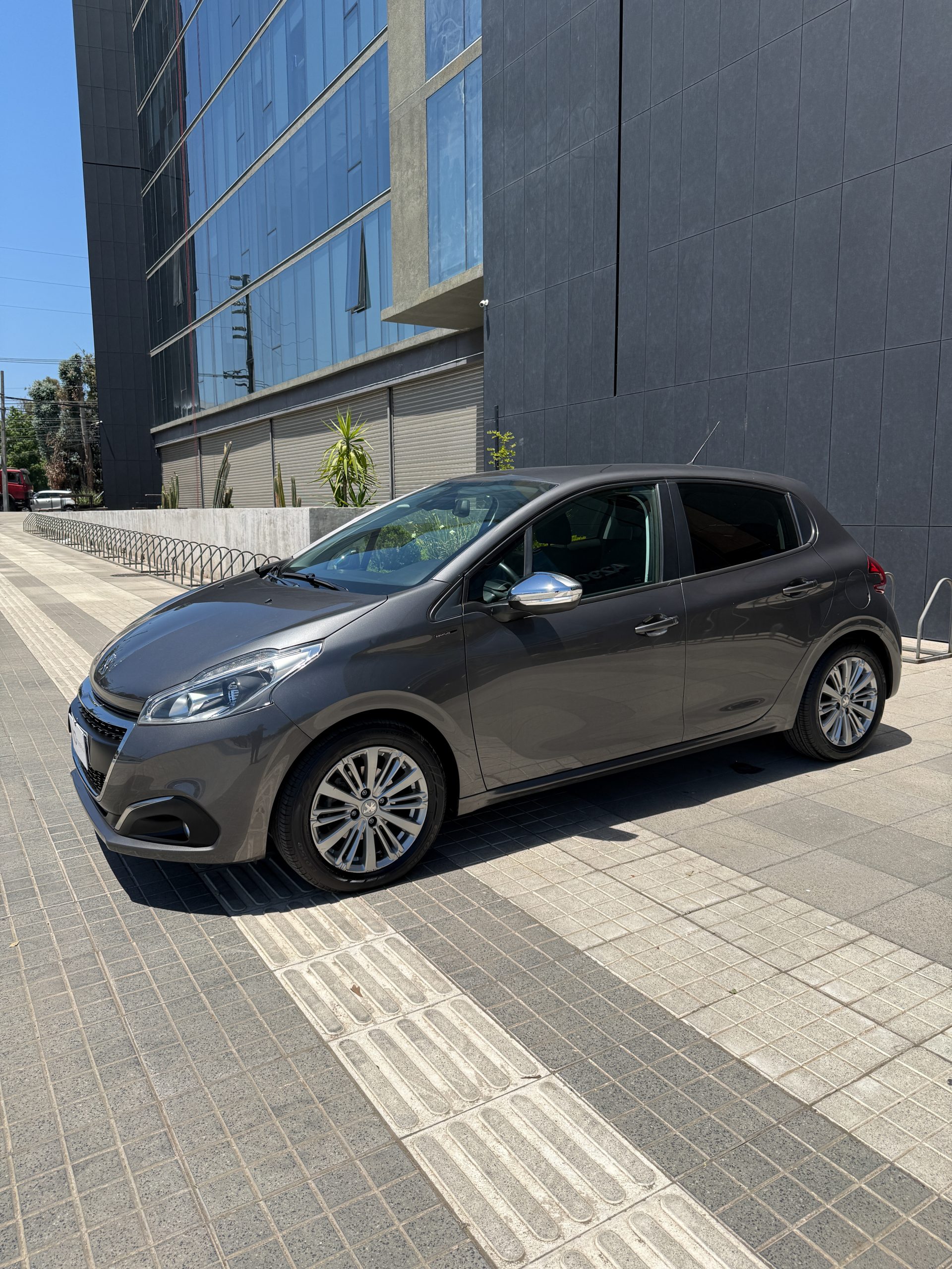 Peugeot 208 Signature