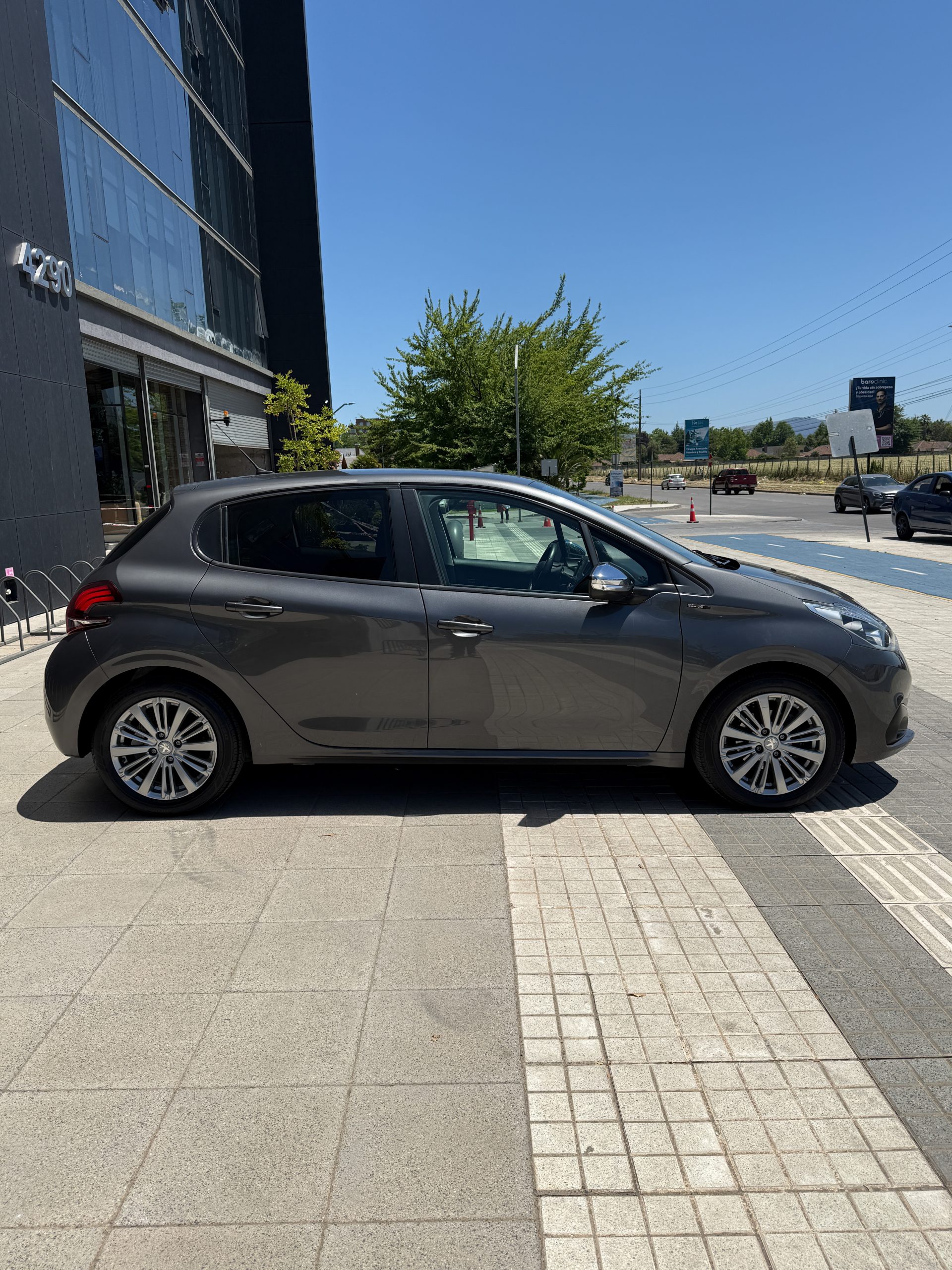Peugeot 208 Signature