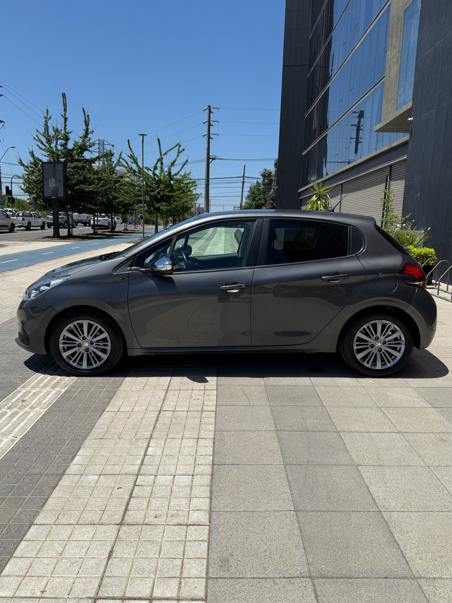 Peugeot 208 Signature