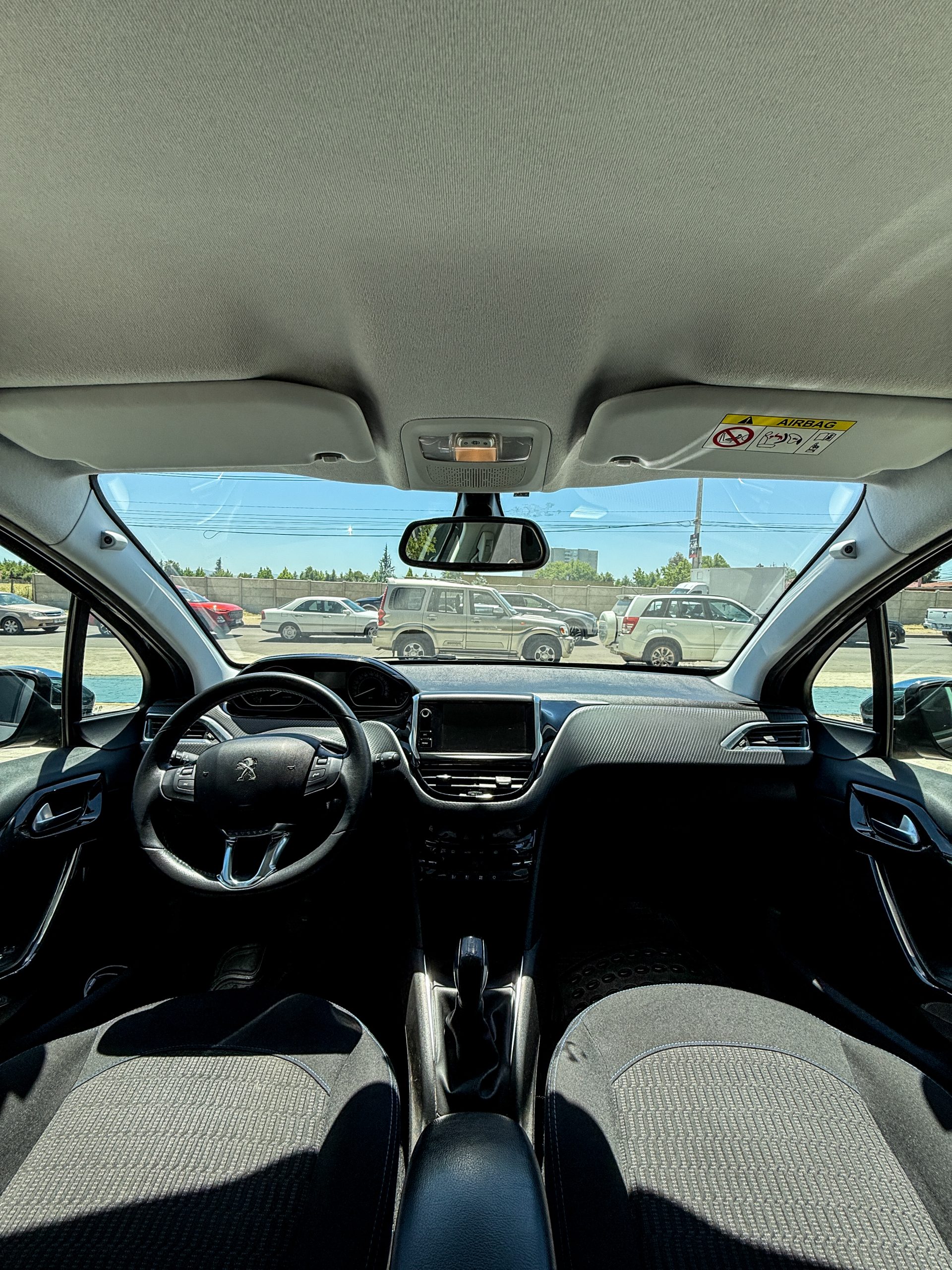 Peugeot 208 Signature