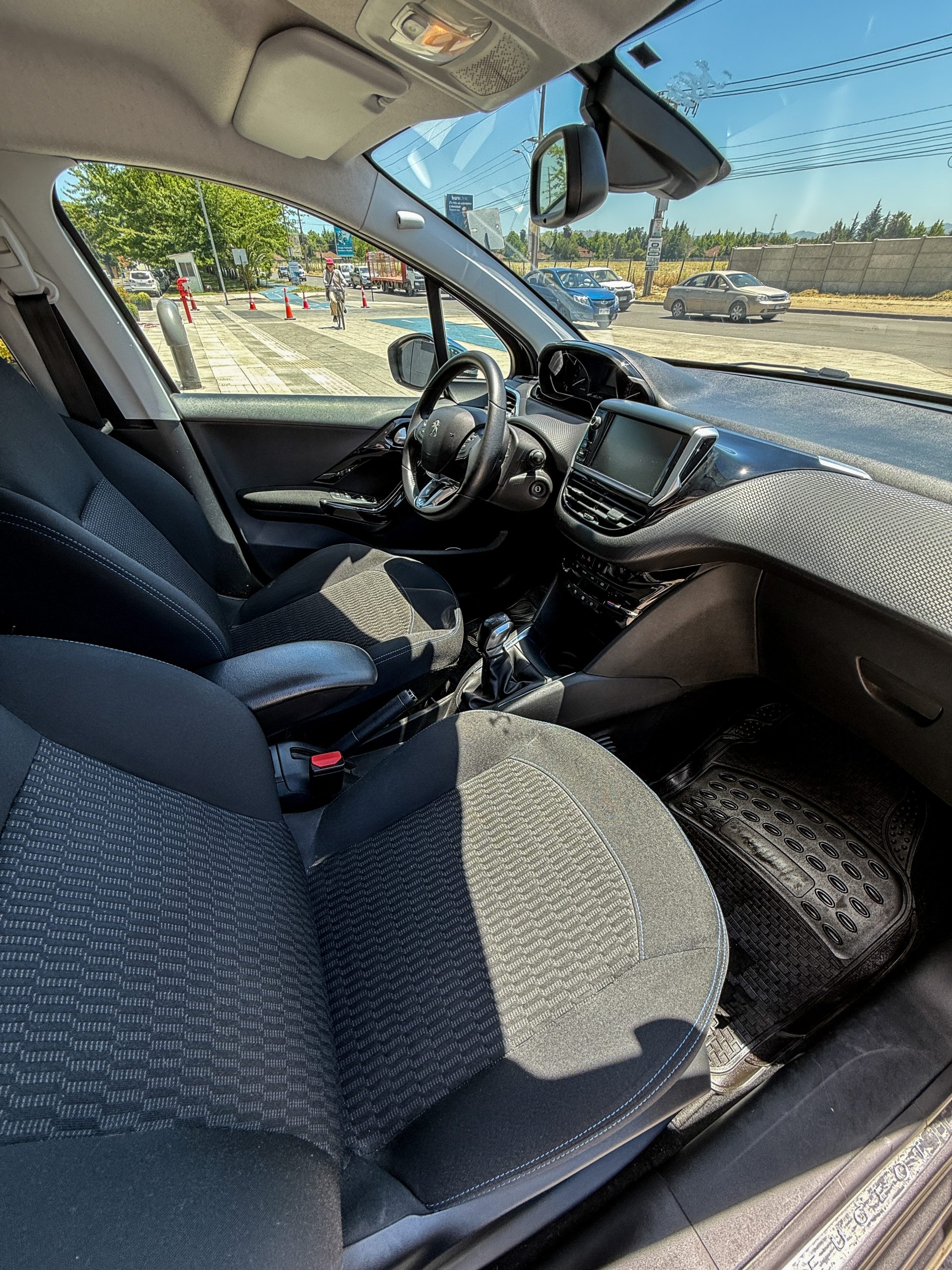 Peugeot 208 Signature