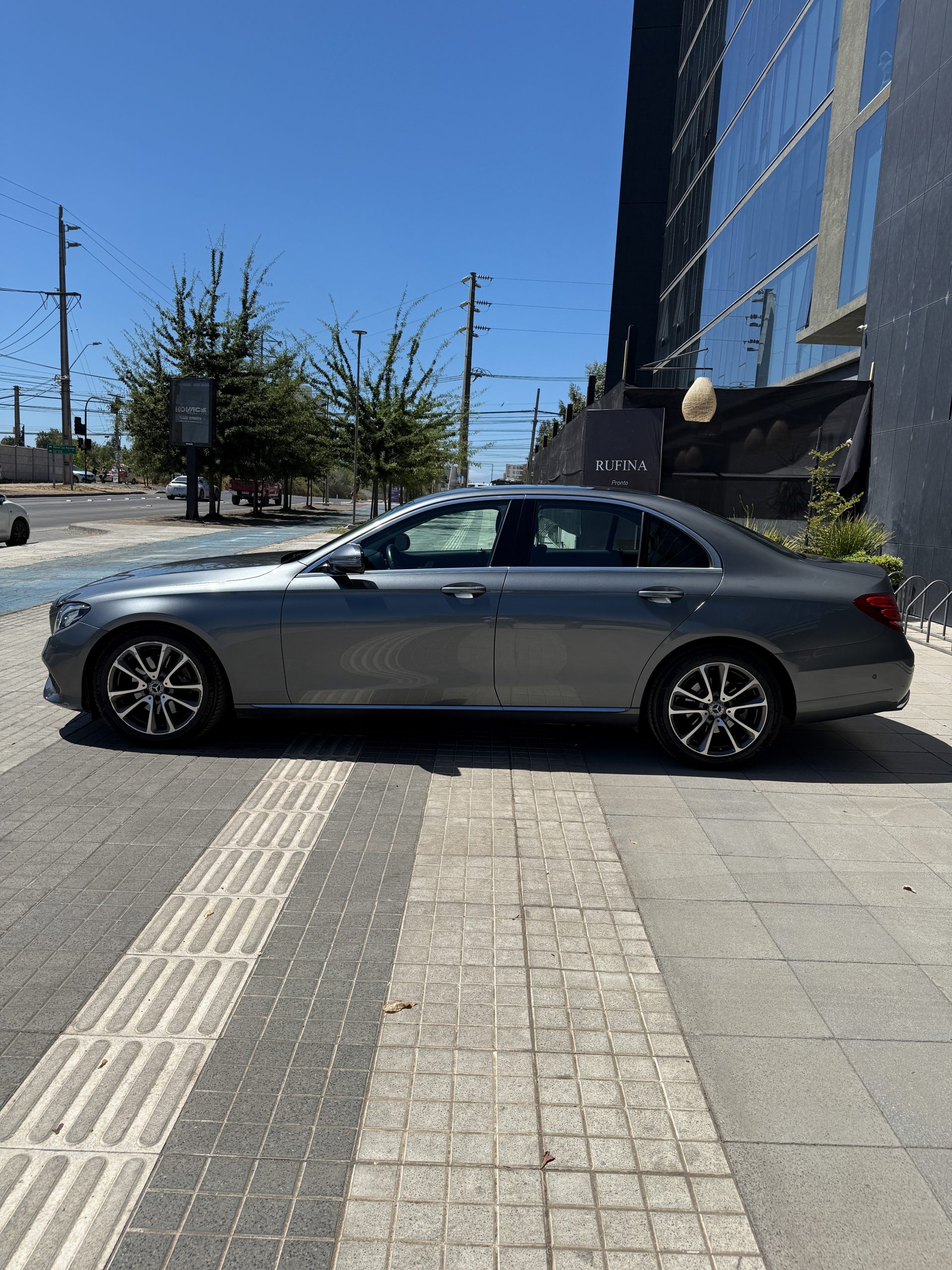 Mercedes Benz E220